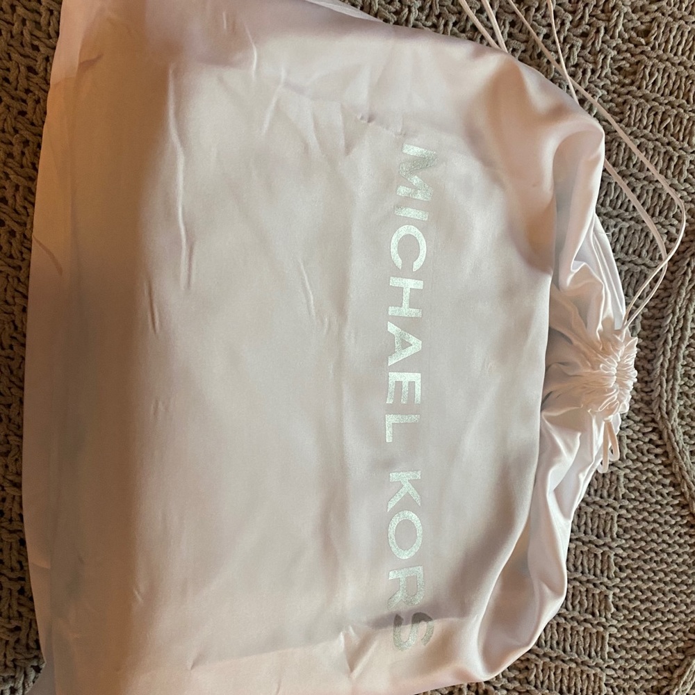 Michael Kors - Picture 2 of 2